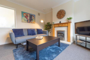 Leconfield Close - Comfy house and free parking